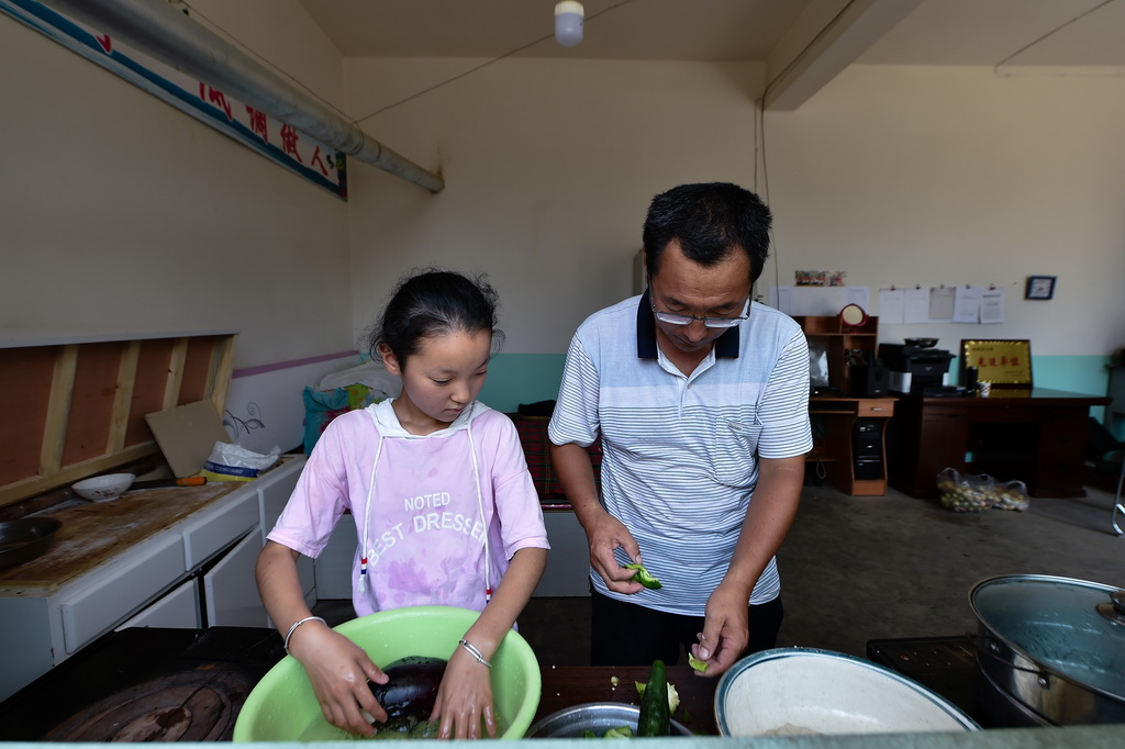 9��3�գ��������Сѧ������ƽ��ʦ���ң������粻�ؼҵ�һ��ѧ��һ��ϴ��׼�����緹��