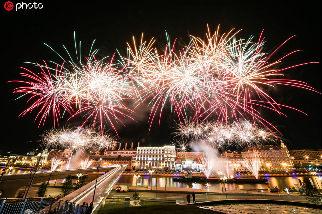 慶祝莫斯科城市日872周年 絢爛煙花綻放克裡姆林宮