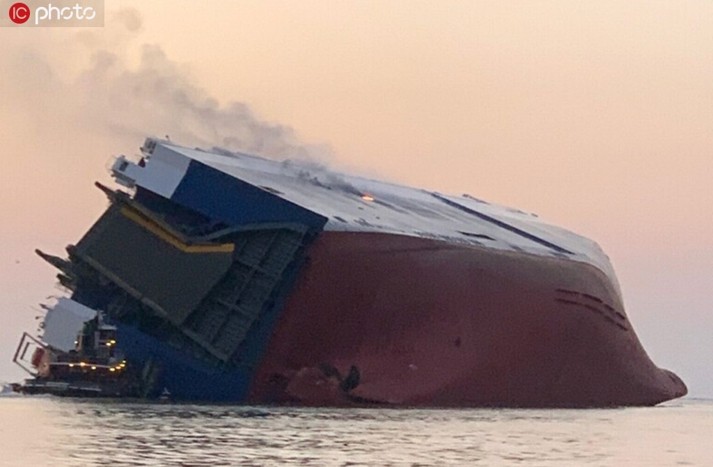 美國喬治亞海港一貨輪翻船起火 4名韓國船員失蹤