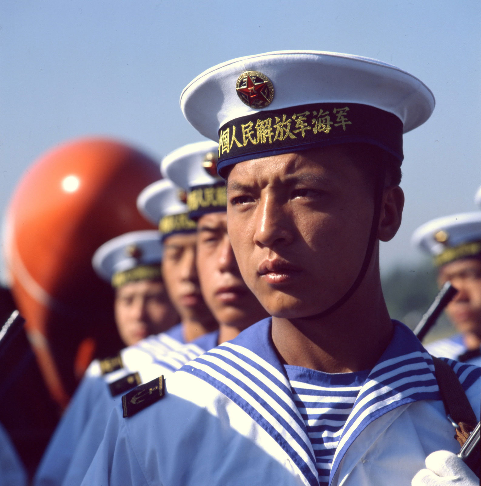 1984年，中华人民共和国国庆35周年阅兵在北京举行。图为海军导弹方队中英武的水兵。 乔天富摄