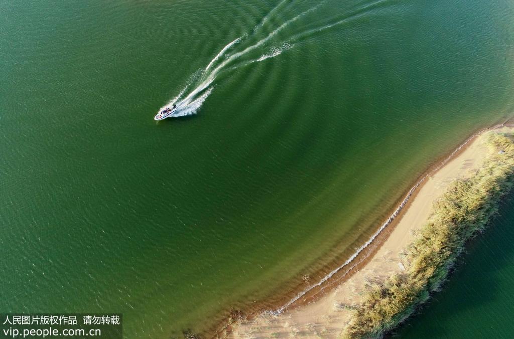 2019年9月17日，無人機在內蒙古烏海市拍攝的烏海湖景色。