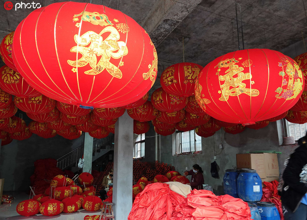 山西數百名村民加班加點趕制大紅燈籠 喜迎新中國成立70周年【3】