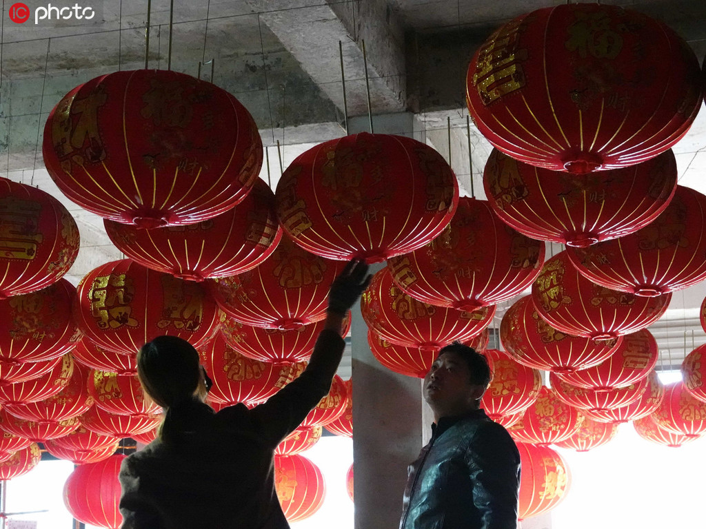 山西數百名村民加班加點趕制大紅燈籠 喜迎新中國成立70周年【2】