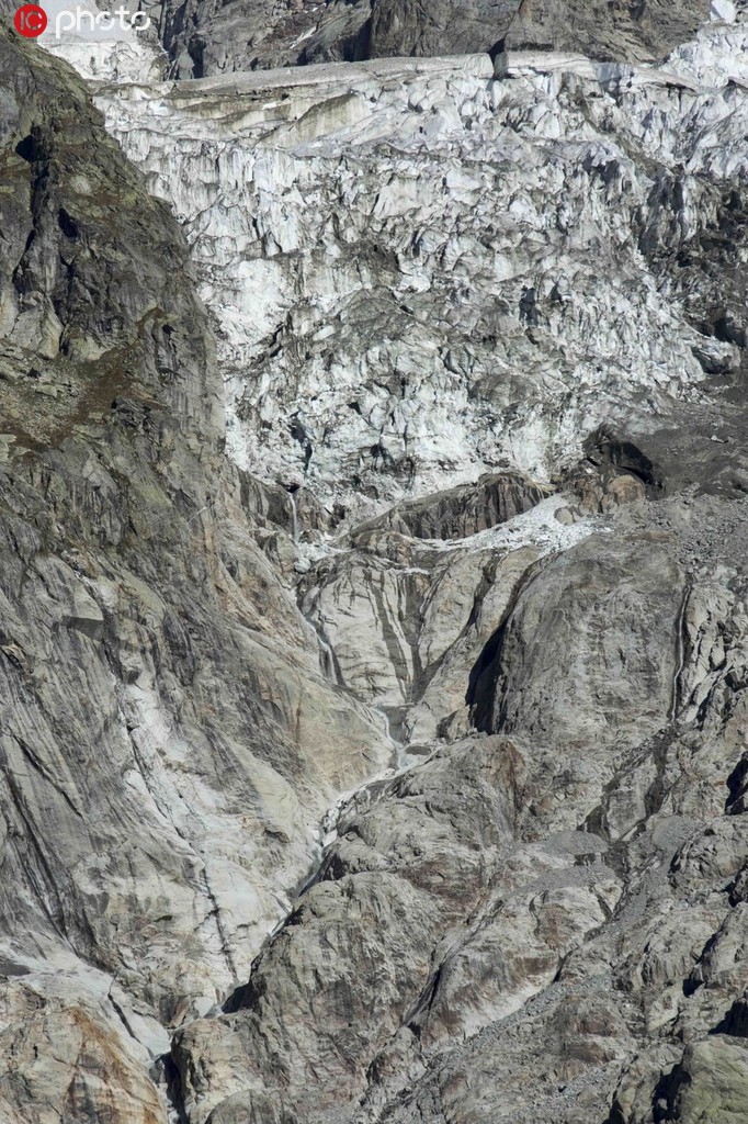 勃朗峰意大利一側冰川發生5000立方米坍塌【3】