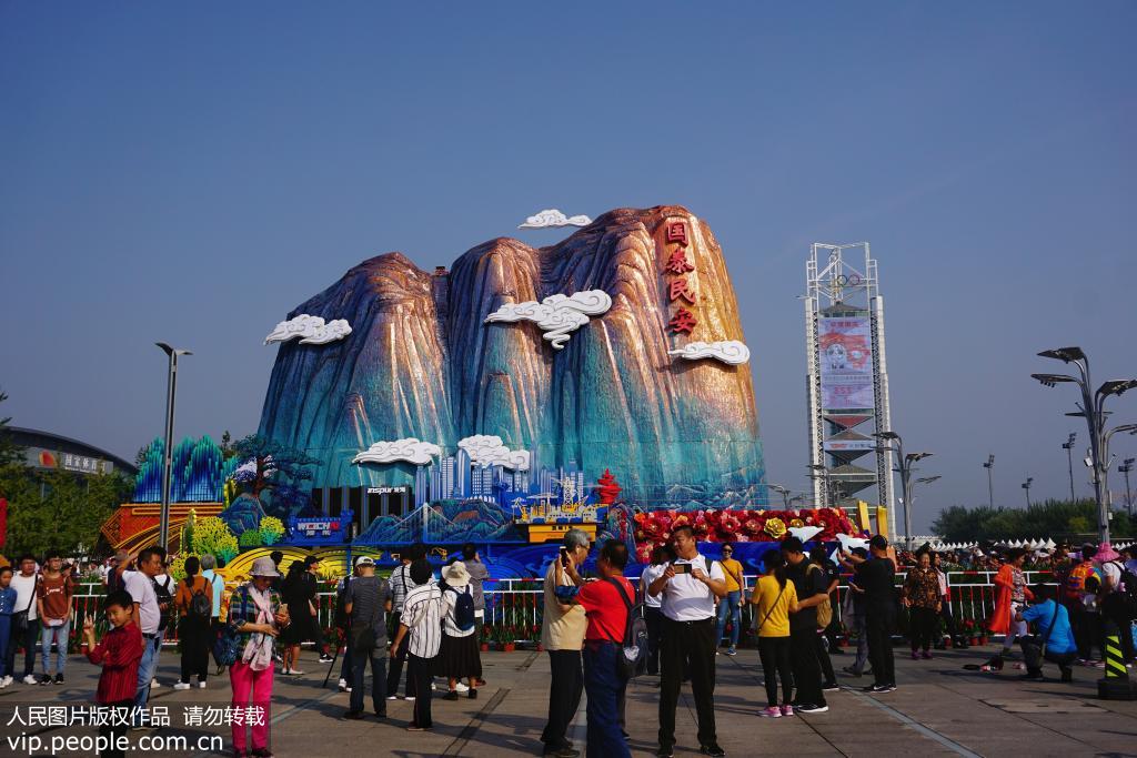 北京：34輛地方彩車亮相奧林匹克公園