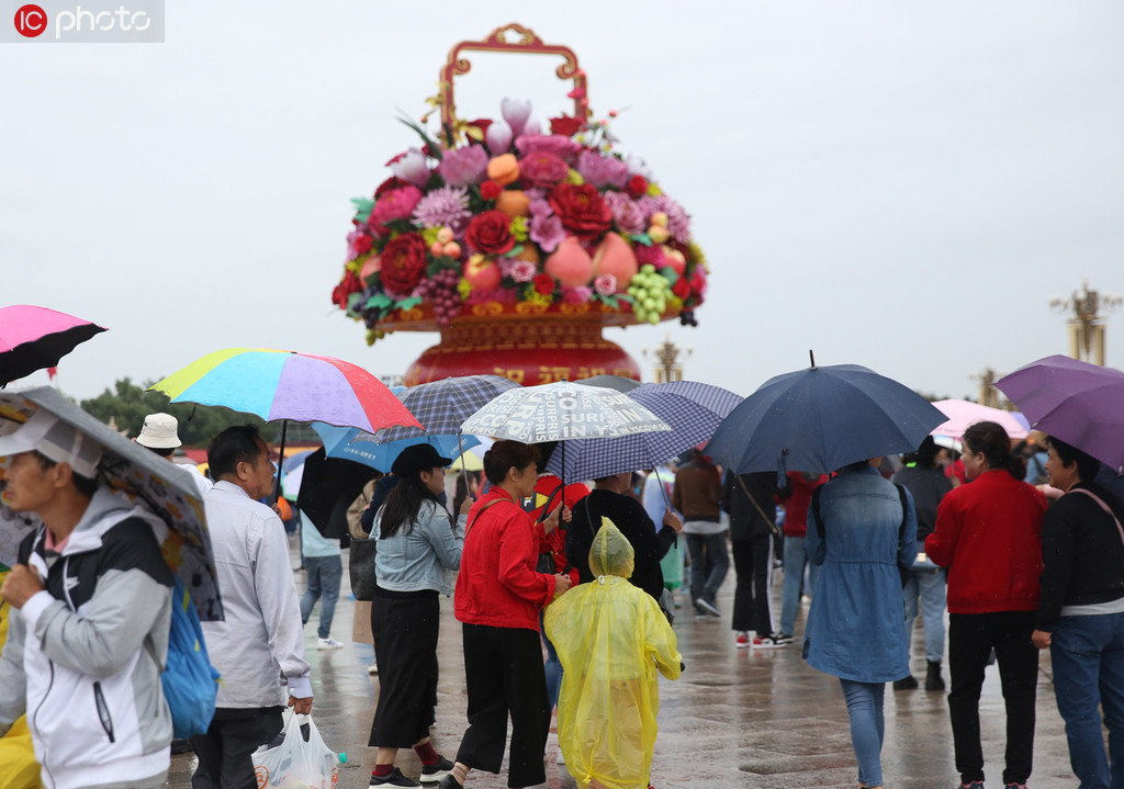 北京迎降雨降溫天氣 游客熱情不減【2】