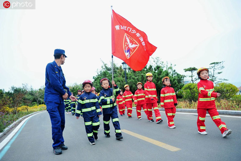 紅門少年消防團在轄區進行消防安全大巡查。