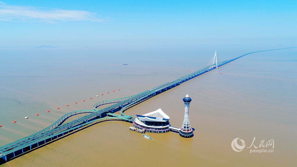 中交二航局承建的杭州灣跨海大橋。  徐付迪 攝