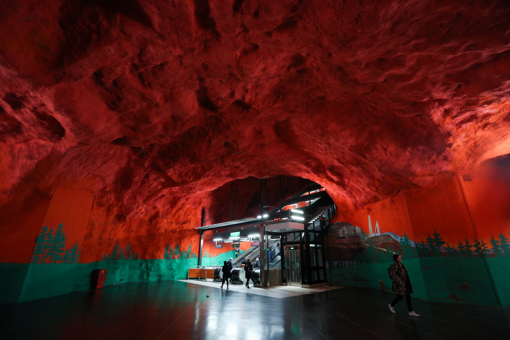 10��8�գ������˹�¸��Ħ���˿���һ������վ�����ߡ�