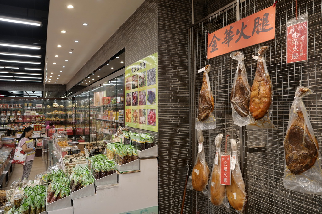 消費者在香港的裕華國貨購物（9月24日攝）。