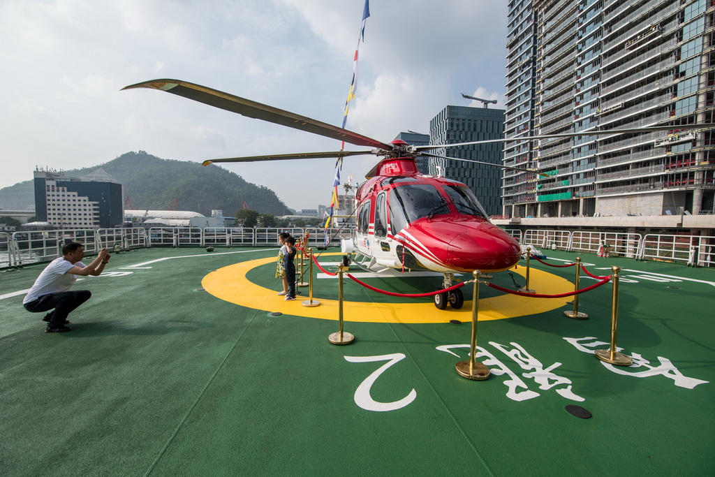 10��13�գ��ι����ڼ��ؿ�ѧ�����Ʊ�����ѩ��2���Ųι���Ӱ��