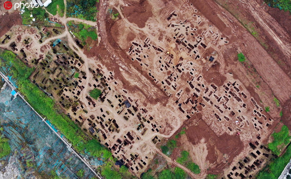 西安一工地挖出古墓群 数百个墓坑被清出【4】