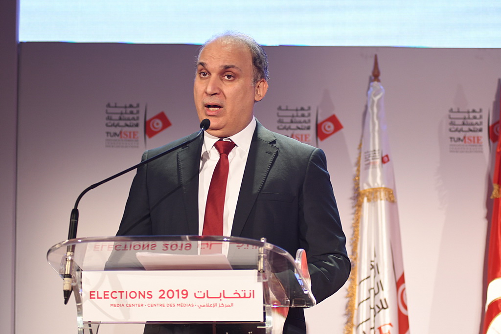 10月14日，在突尼斯首都突尼斯市，突尼斯最高獨立選舉委員會主席巴馮在新聞發布會上講話。新華社發（阿代爾攝）