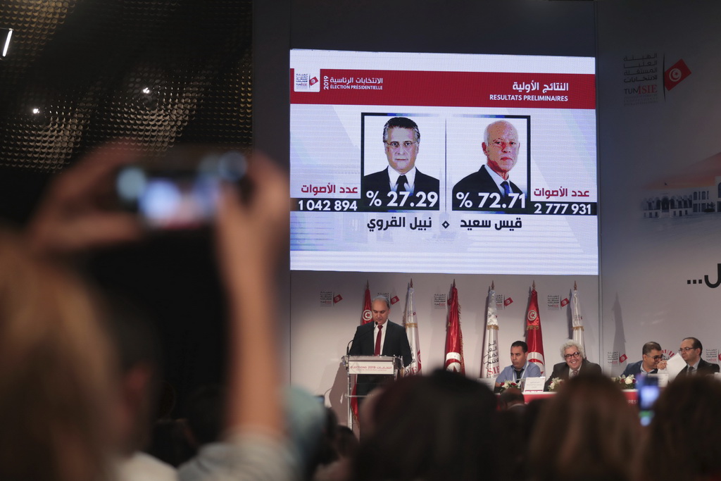 10月14日，在突尼斯首都突尼斯市，突尼斯最高獨立選舉委員會公布總統選舉初步結果。新華社/美聯