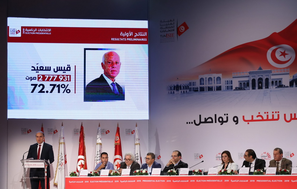 10月14日，在突尼斯首都突尼斯市，突尼斯最高獨立選舉委員會公布總統選舉初步結果。新華社/法新