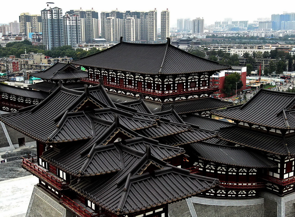 10月15日無人機拍攝的隋唐洛陽城國家遺址公園應天門遺址博物館。