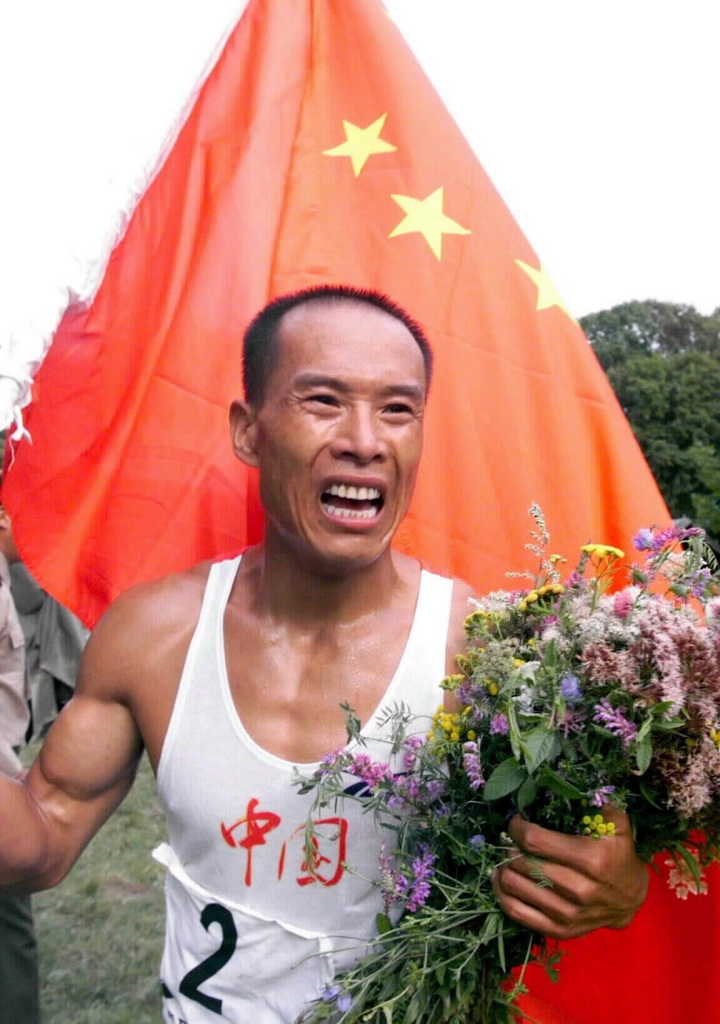 1999年8月13日，中國34歲的老將楊春義在第二屆世界軍人運動會上勇奪男子軍事五項個人金牌，並為中國隊擊敗勁旅巴西隊奪得該項目團體冠軍立下汗馬功勞。新華社記者 王建民 攝