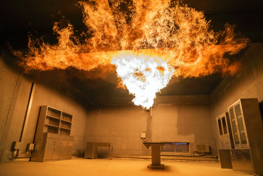 10月16日在國家危險化學品應急救援（實訓）濮陽基地真火實訓樓內拍攝的轟然火災體驗室。該體驗室供消防學員模擬在真實的火災現場開展技戰術訓練。