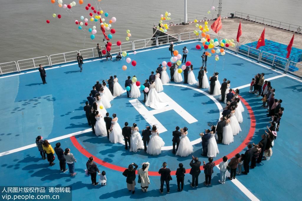 遠望號船隊工作者舉行集體婚禮 24對航天伉儷喜結良緣【2】