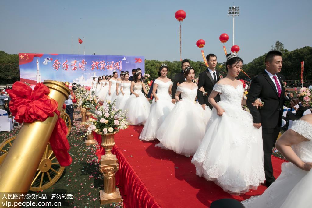 遠望號船隊工作者舉行集體婚禮 24對航天伉儷喜結良緣【7】