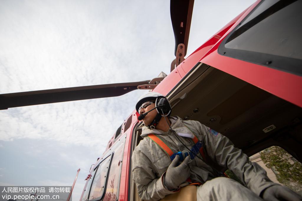 安徽繁昌：我國自主實施直升機超高壓帶電作業