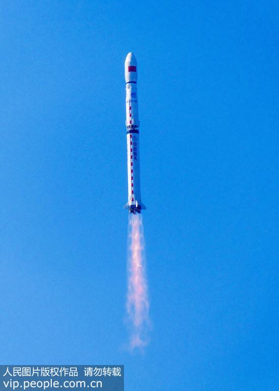 11月3日11時22分，我國在太原衛星發射中心用長征四號乙運載火箭，成功發射高分七號衛星。（邸明/人民圖片）