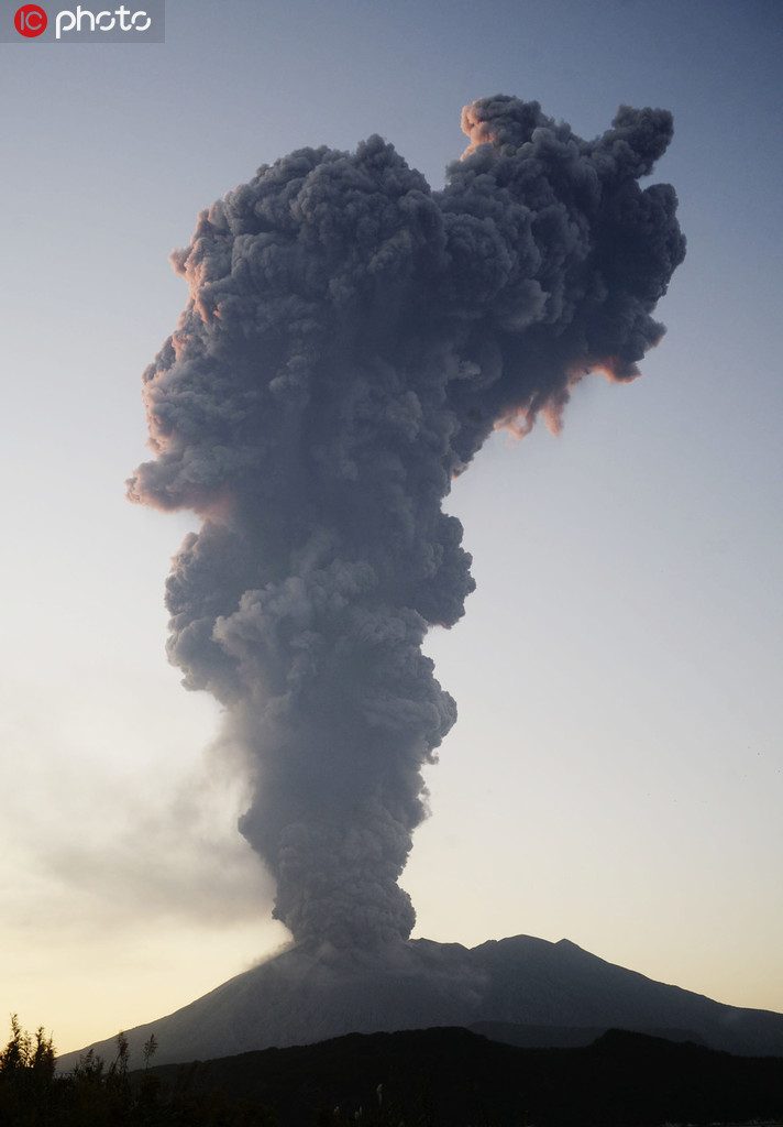 日本樱岛火山剧烈喷发 火山灰喷射高度达5500米【2】