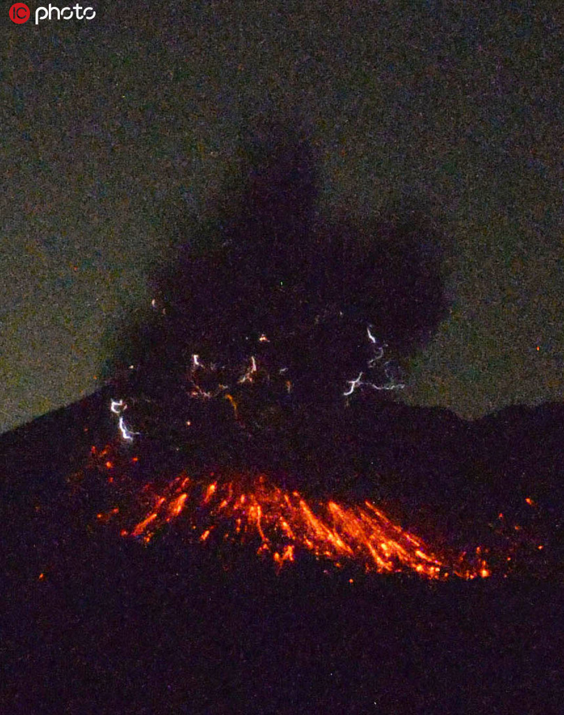 日本樱岛火山剧烈喷发 火山灰喷射高度达5500米【5】