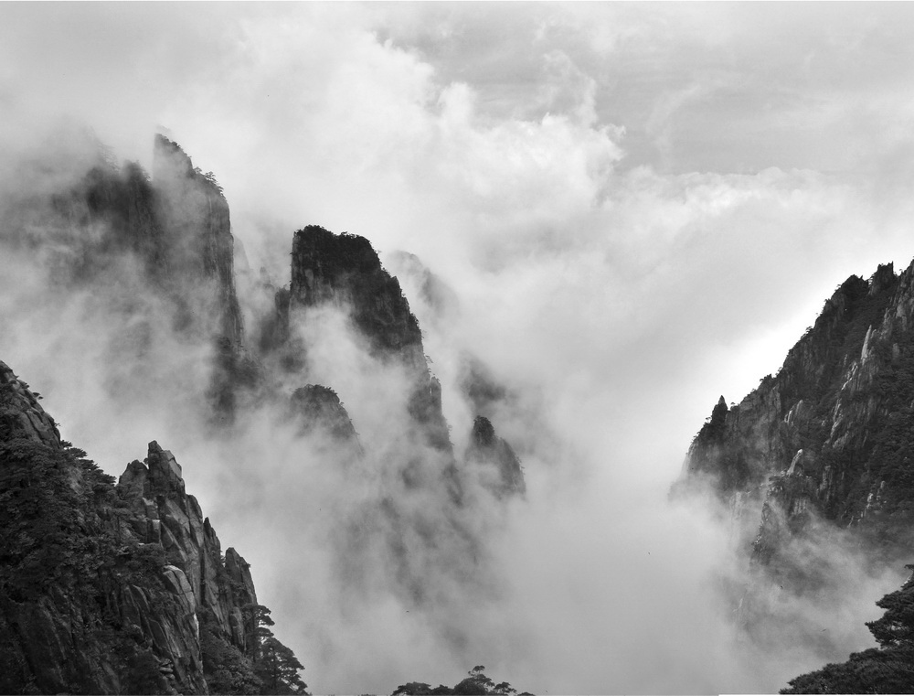 霧滿群峰，黃山排雲亭，2015 年    簡慶福 攝