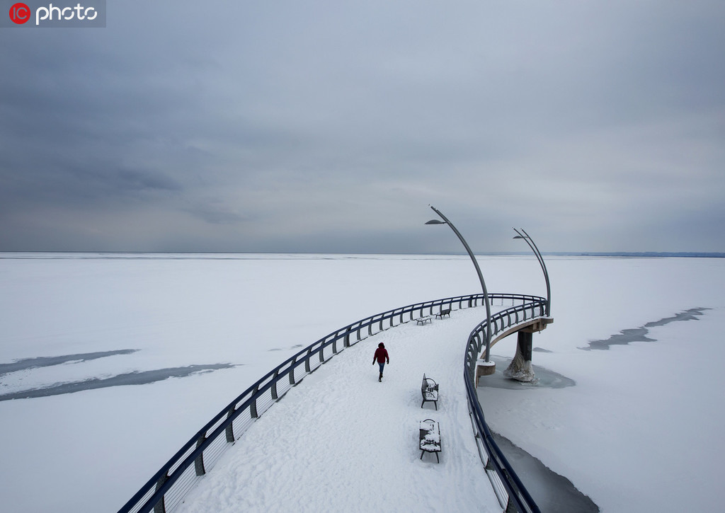 加拿大伯靈頓，遭冰封的安大略湖。