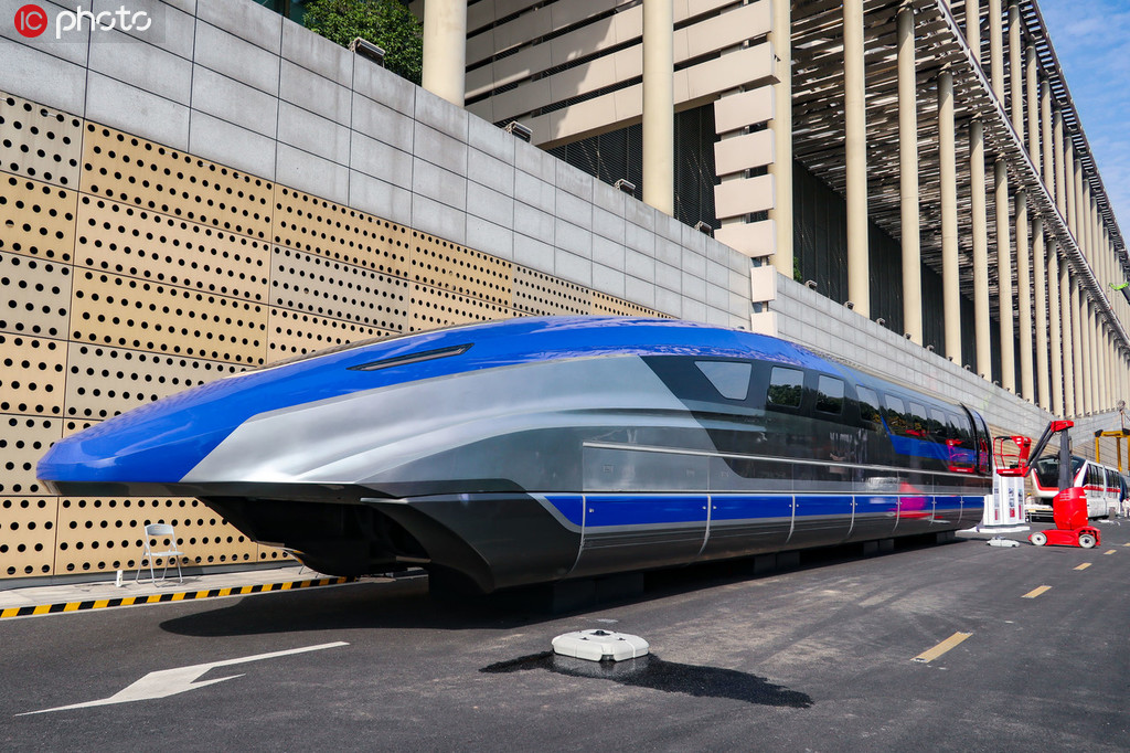 高速磁悬浮来了 4辆轨道交通真车“搬”来杭州给市民体验