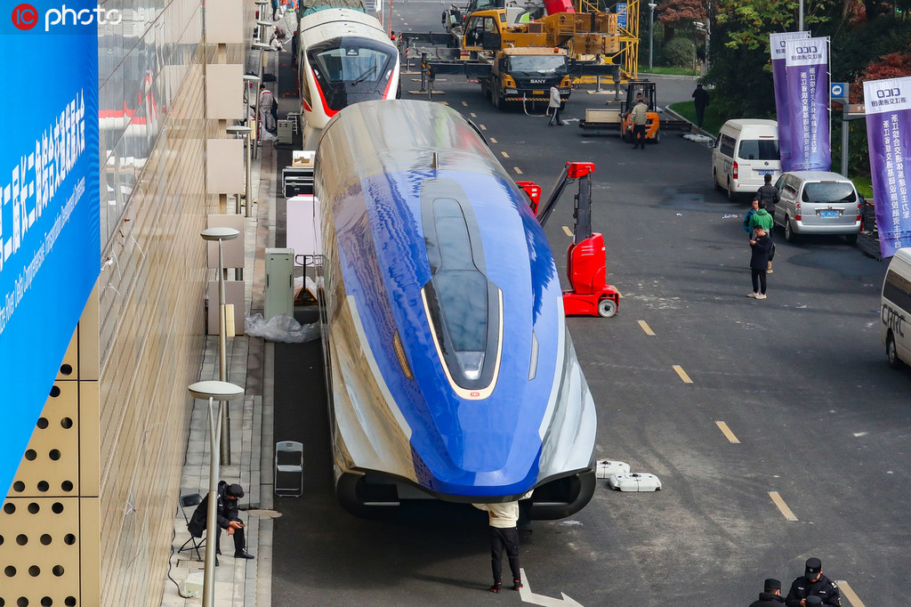 高速磁悬浮来了 4辆轨道交通真车“搬”来杭州给市民体验【4】