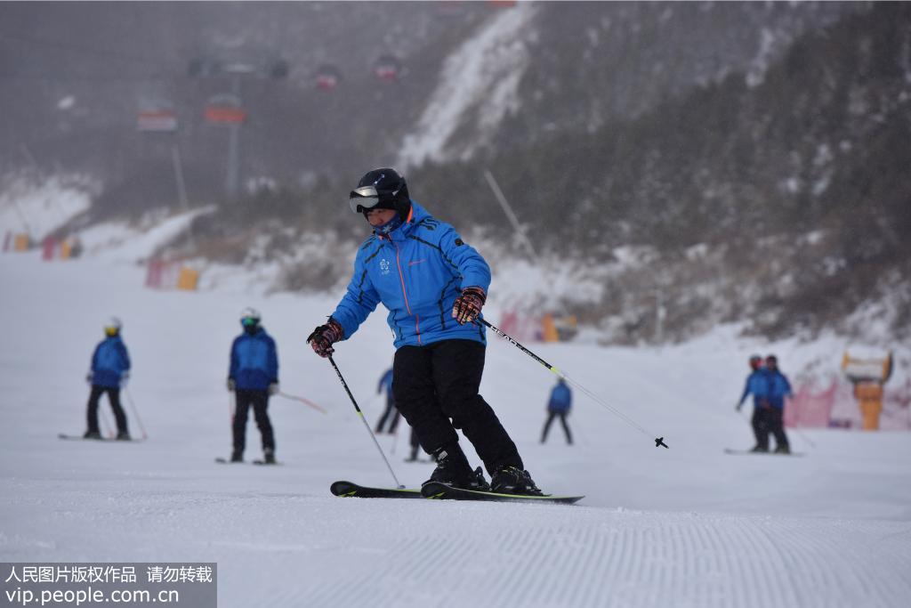 2019年12月22日，滑雪愛好者在河北省張家口市崇禮區一處雪場滑雪。