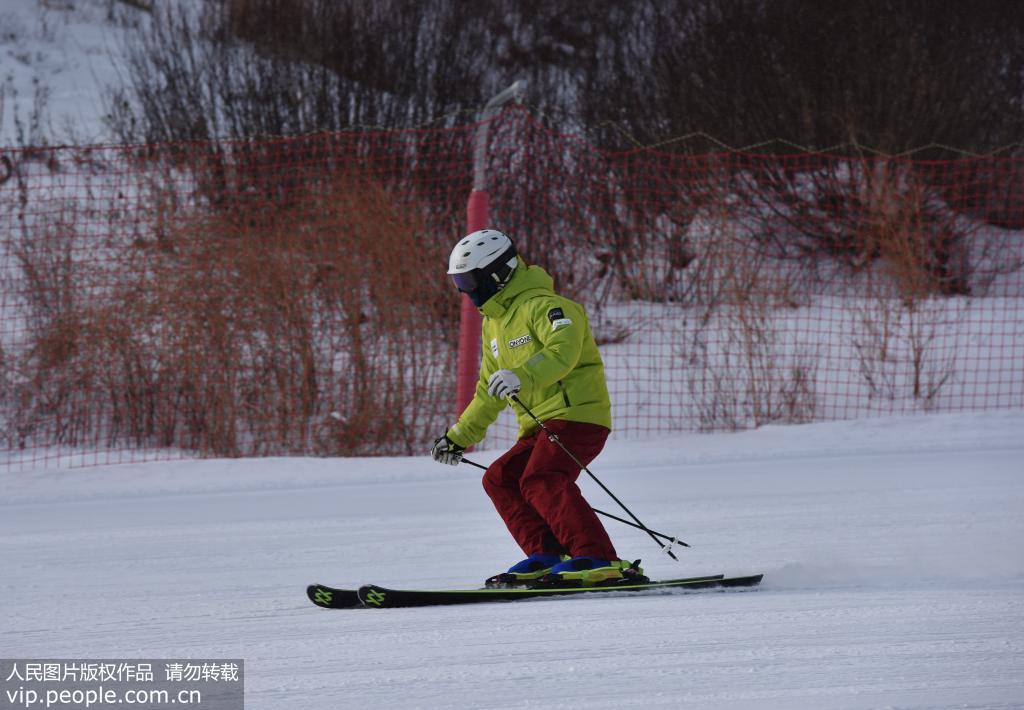 2019年12月22日，滑雪愛好者在河北省張家口市崇禮區一處雪場滑雪。