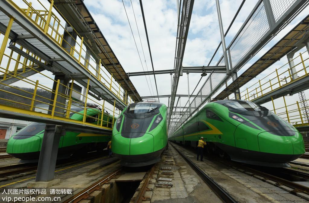 2019年12月29日，航拍上海鐵路局的杭州客車整理所裡的“綠巨人”動車組。