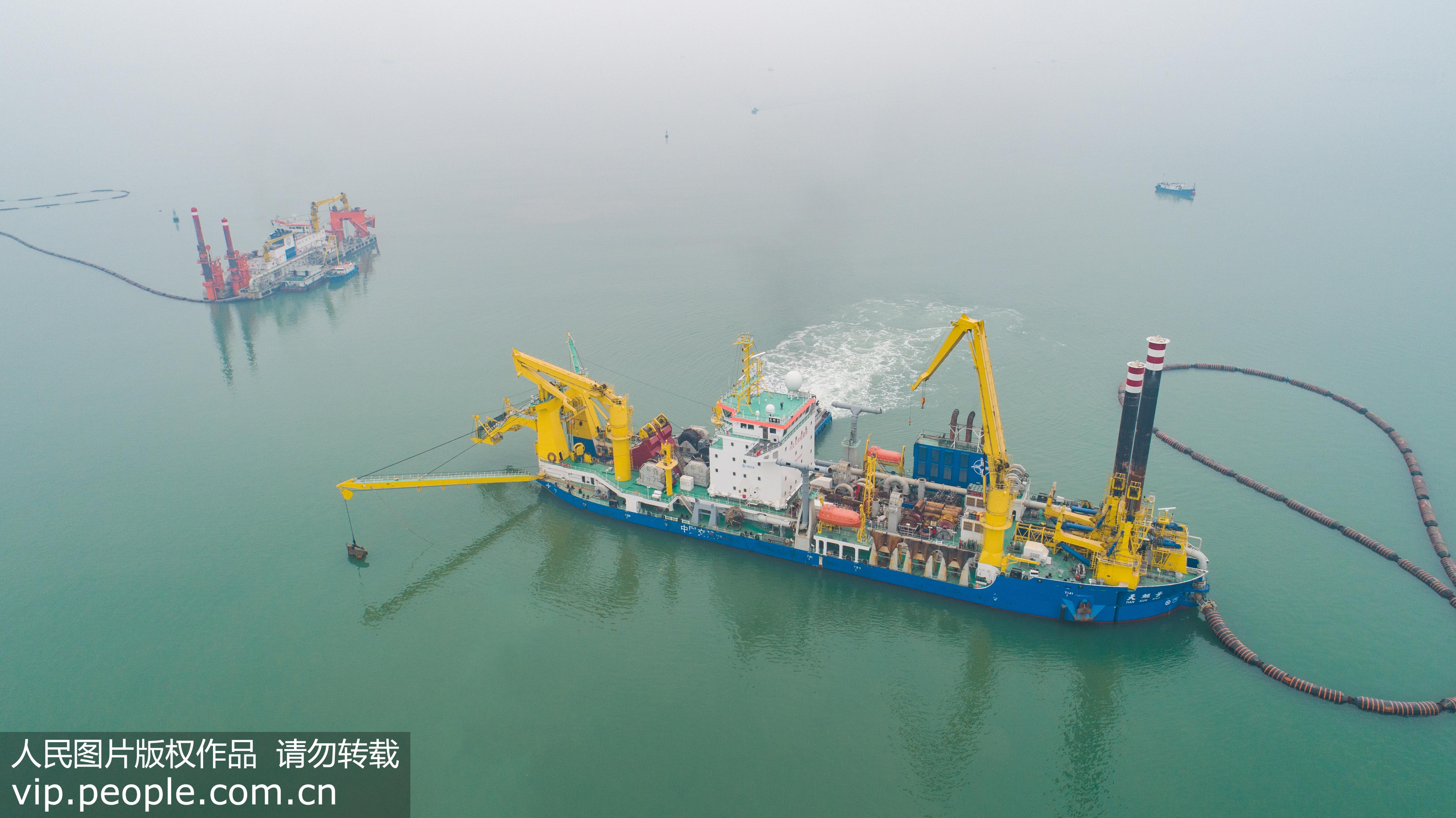 “天鯤號”首次國內施工 助力連雲港港打造10萬噸級航道