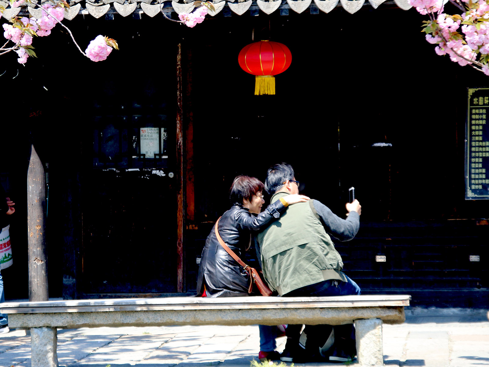 沈慧琳(小學組)上海《晚年幸福》退休后的外公外婆過著另一種愜意的生活，觀光旅游，在增進彼此感情的同時領略祖國發展的美好風光。搜索復制