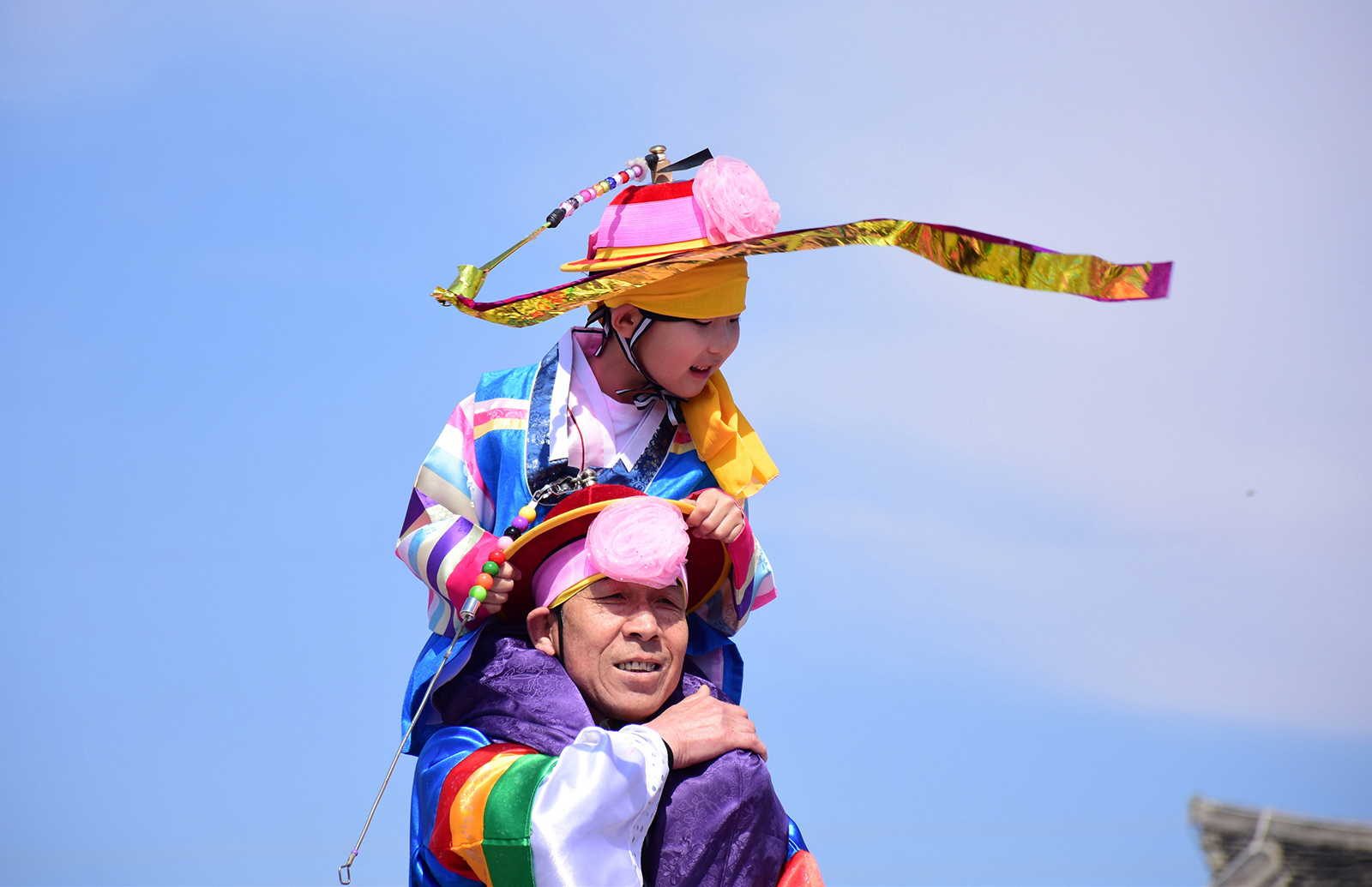 沈燕(高中組)吉林《鮮族象帽舞》 象帽舞是朝鮮族一種特有的民族藝術表演，人們會在節假日裡身穿盛裝，聚集在一起，進行表演和比賽。搜索復制