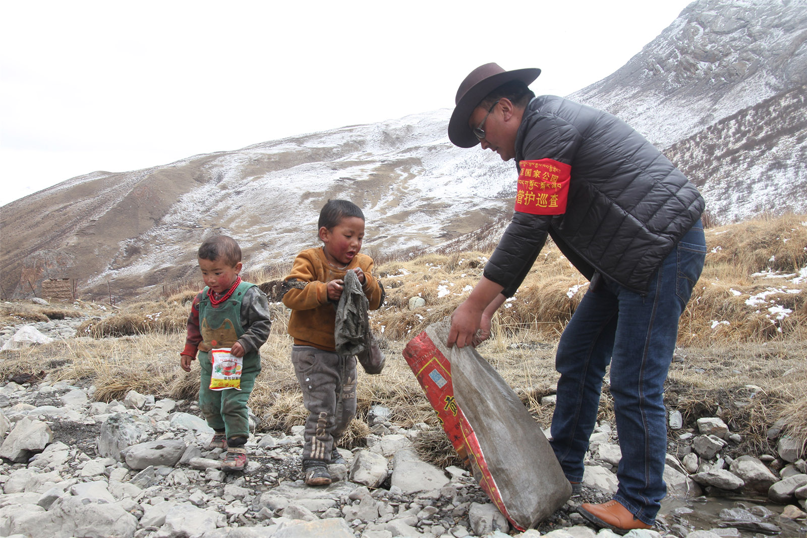 尼周(高中組)青海《我愛三江源》“綠水青山就是金山銀山”，習主席的話印在藏族人民的心中，來自三江源的小朋友也有了環保意識。搜索復制