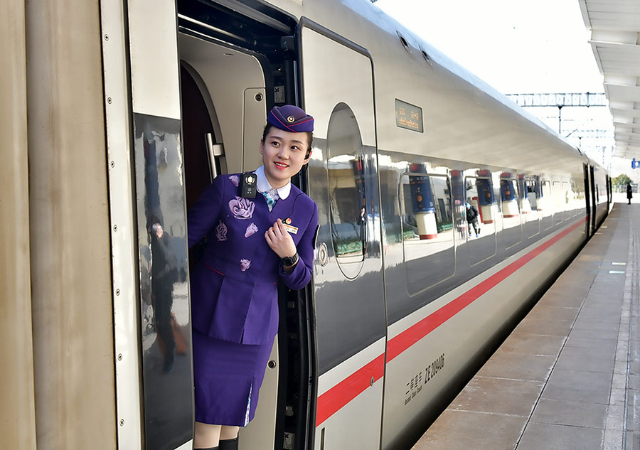2020春運：“青京高鐵”上的乘務員風採。潘峰 攝