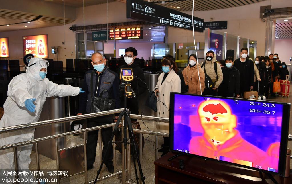 2020年1月27日，長沙火車南站，出站口增設紅外熱成像體溫快速篩檢儀，對到站旅客進行集中快速測溫。作者：郭立亮
