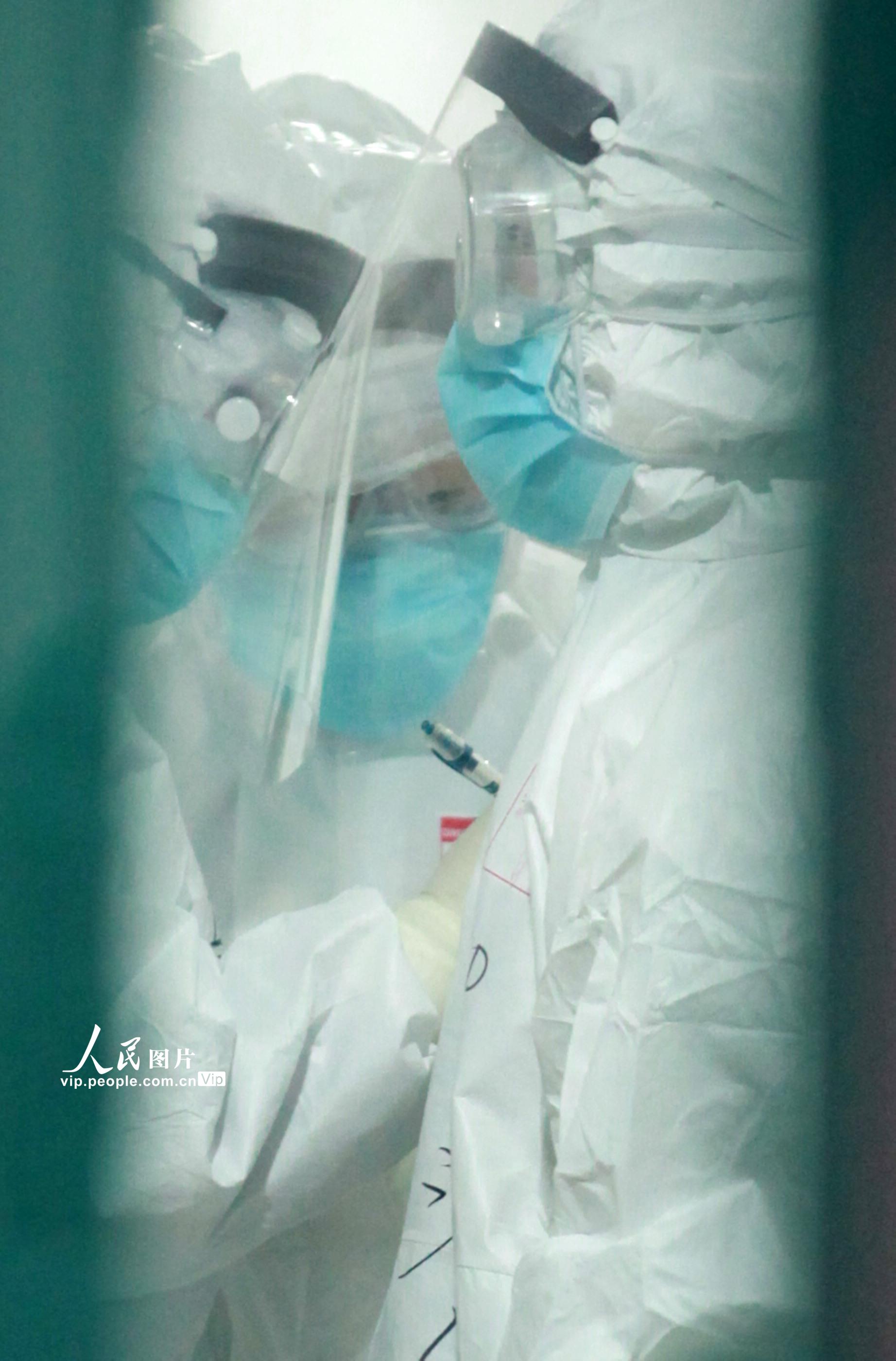 2��14�գ������е�������ҽԺ�¹ڷ��׵ĸ��벡���ڵ�һ��ҽ����Ա�ľ����͡� 