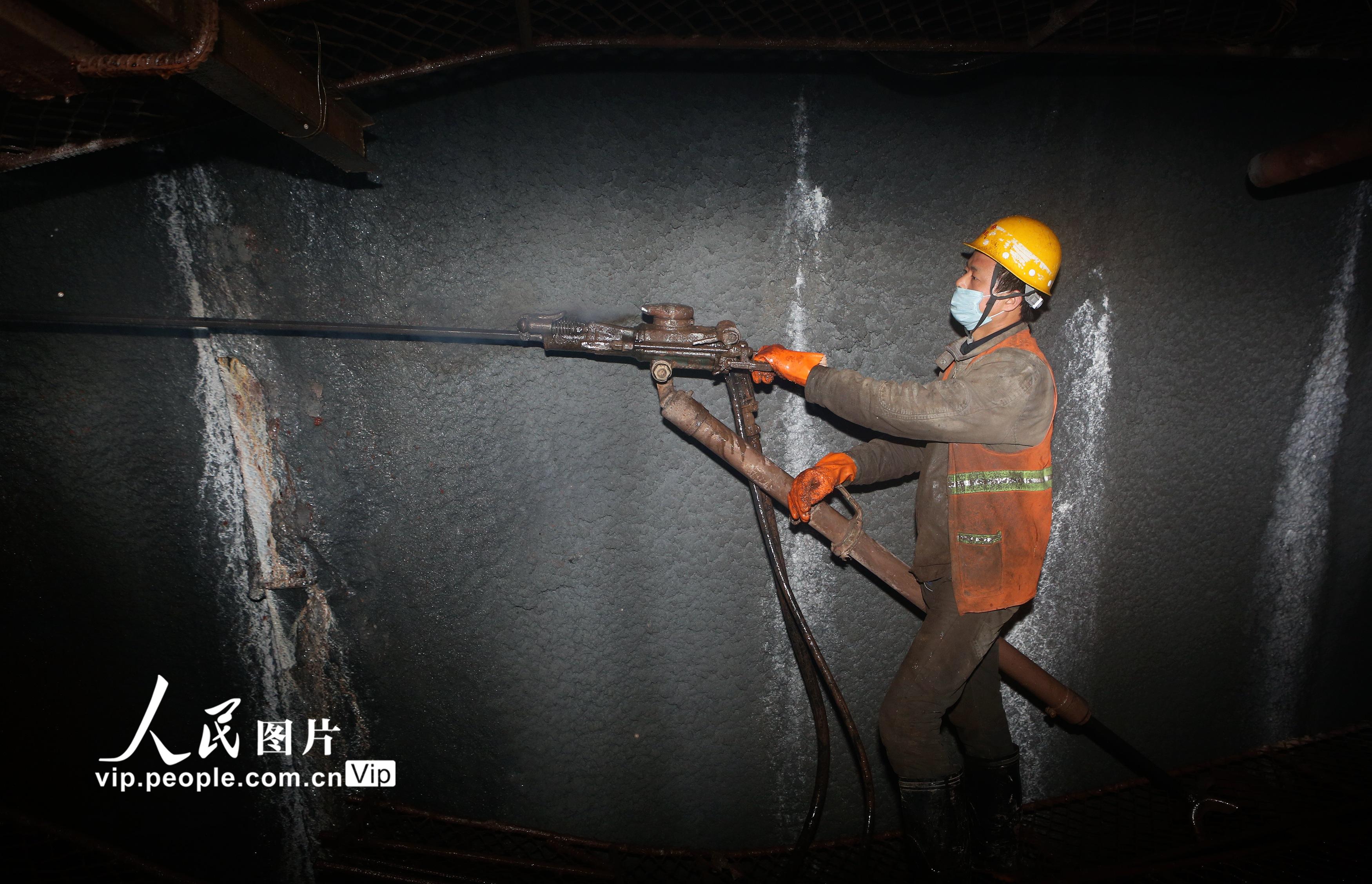 鄭萬高鐵巫山段小三峽隧道復工
