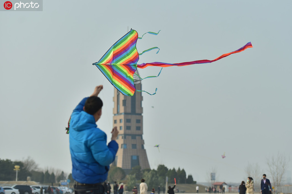 河北石家庄：又到一年風箏季 市民放風箏感受春天暖意