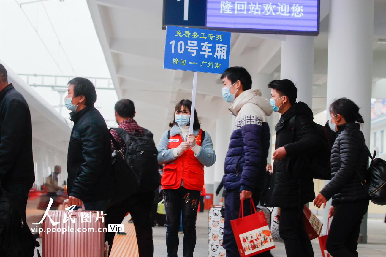 3月13日，湖南省邵陽市隆回縣務工人員准備搭乘免費務工專列G9649次列車。