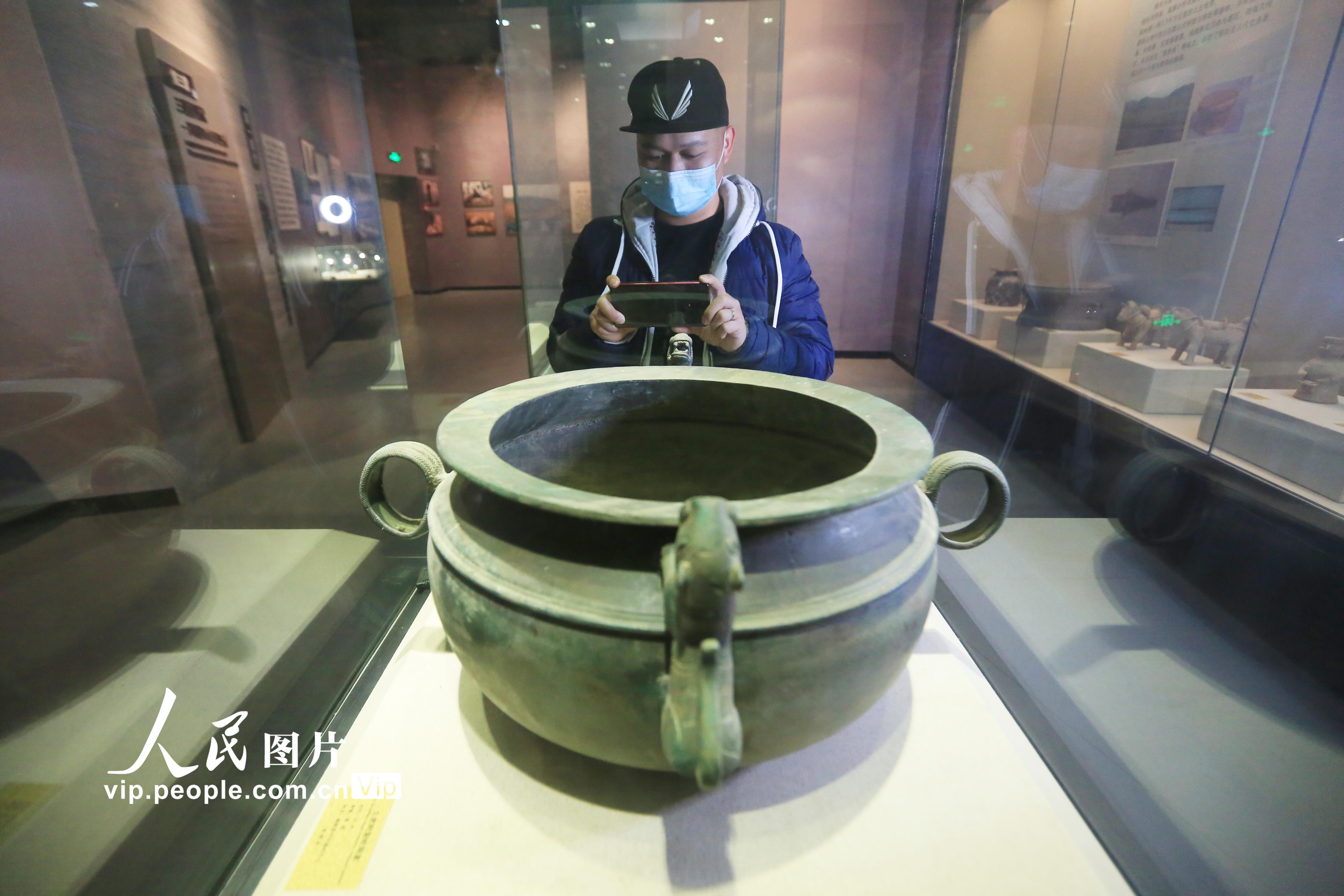 2020年3月17日，市民在貴州省畢節市博物館參觀。