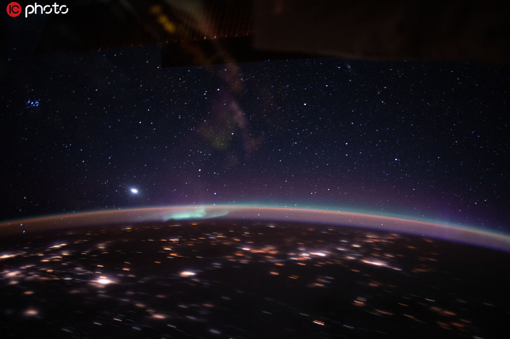 壮观绚丽！从国际空间站看极光和大气辉光【6】