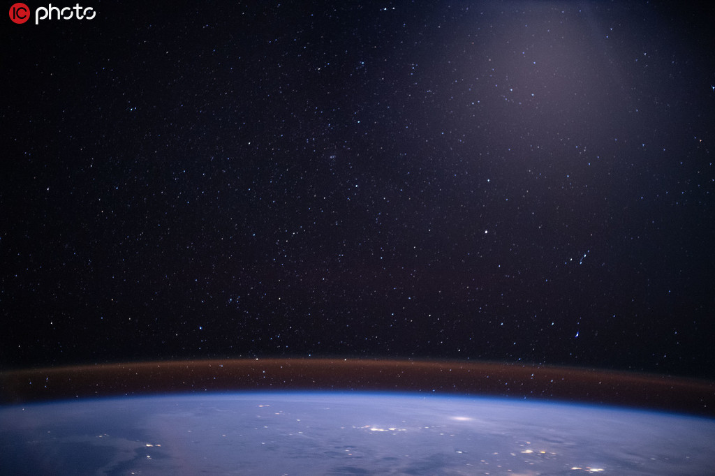 壮观绚丽！从国际空间站看极光和大气辉光【2】