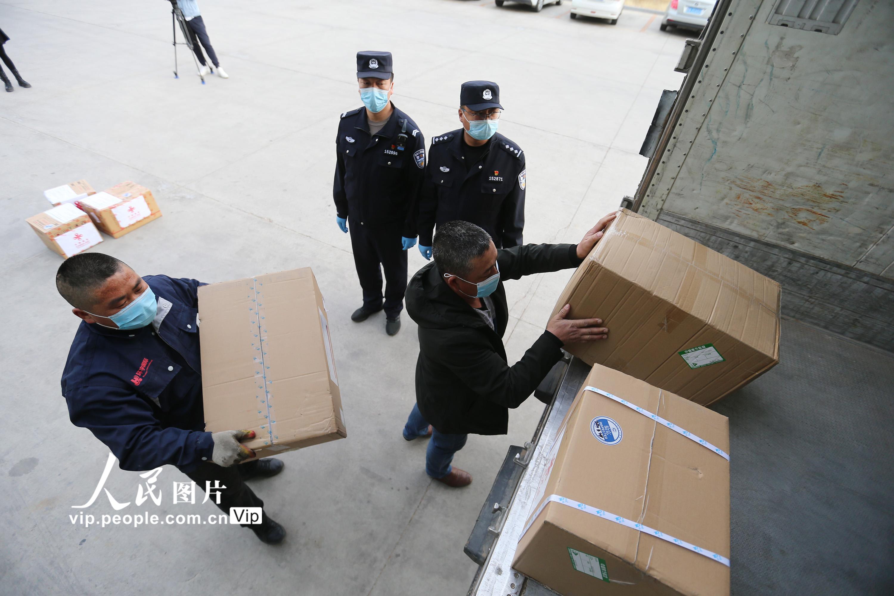 中國援助蒙古國防疫物資通關 邊檢站快速驗放【3】