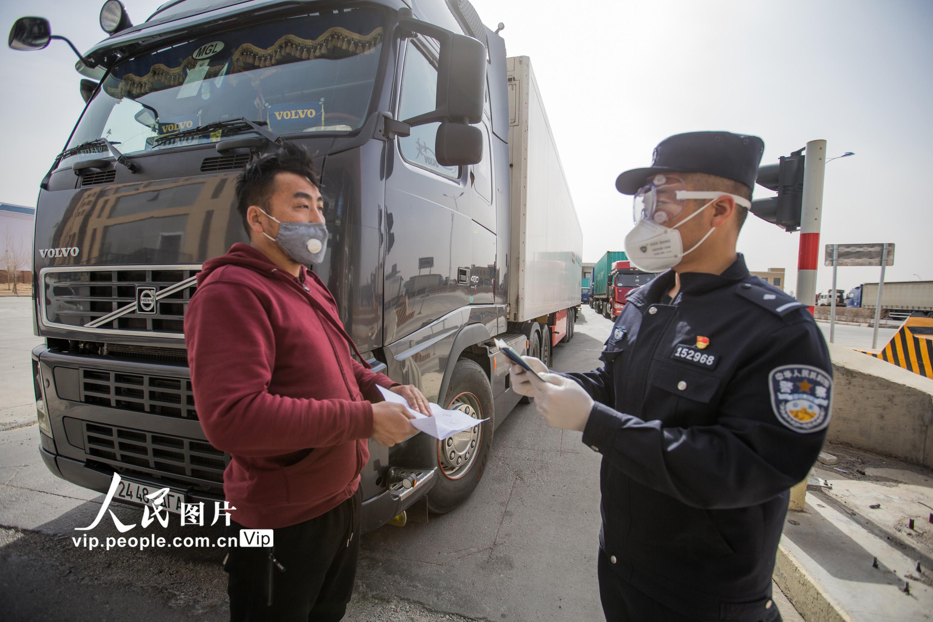 中國援助蒙古國防疫物資通關 邊檢站快速驗放